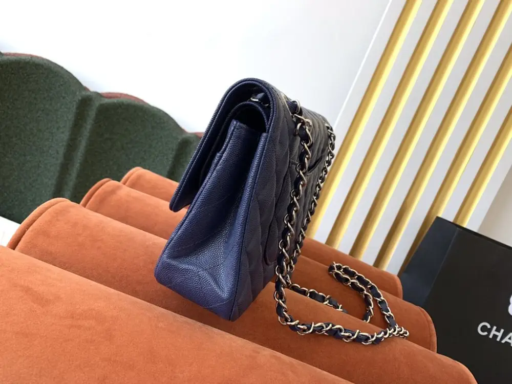 Chanel A bag Classic Flap Lambskin 26 cm — Photo 3