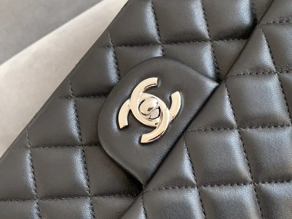 Chanel Сумка Classic Flap Lambskin 26 см — Фото 5