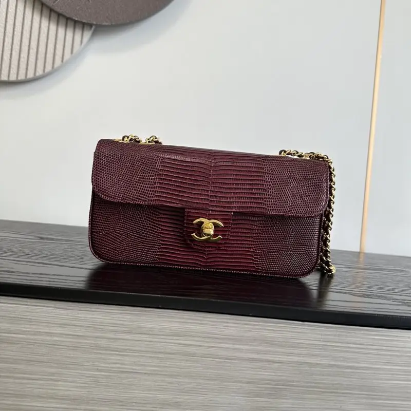 Chanel — Сумка East West Flap 21 см в телячьей коже Calfskin Lizard с тиснением под ящерицу