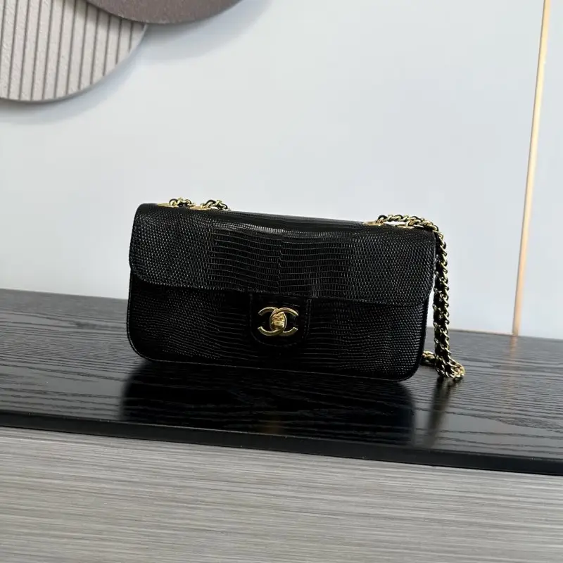 Chanel — Сумка East West Flap 21 см в телячьей коже Calfskin Lizard с тиснением под ящерицу