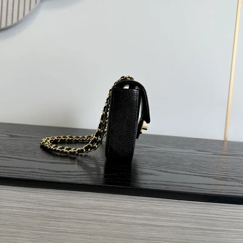 Chanel Сумка East West Flap 21 см в телячої шкірі Calfskin Lizard з тисненням під ящірку — Фото 2