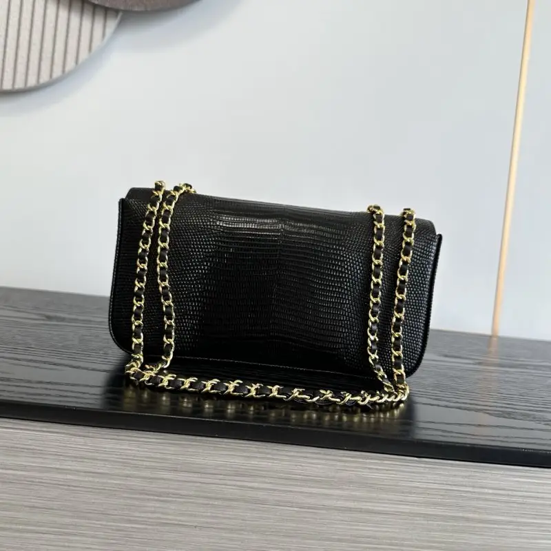 Chanel Сумка East West Flap 21 см в телячої шкірі Calfskin Lizard з тисненням під ящірку — Фото 3