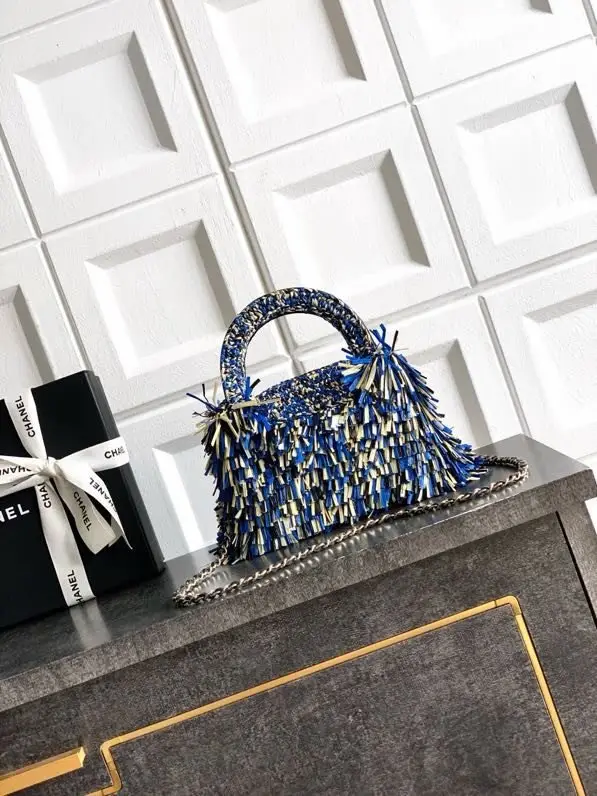 Chanel A bag Kelly wicker from паетками 19 cm — Photo 4