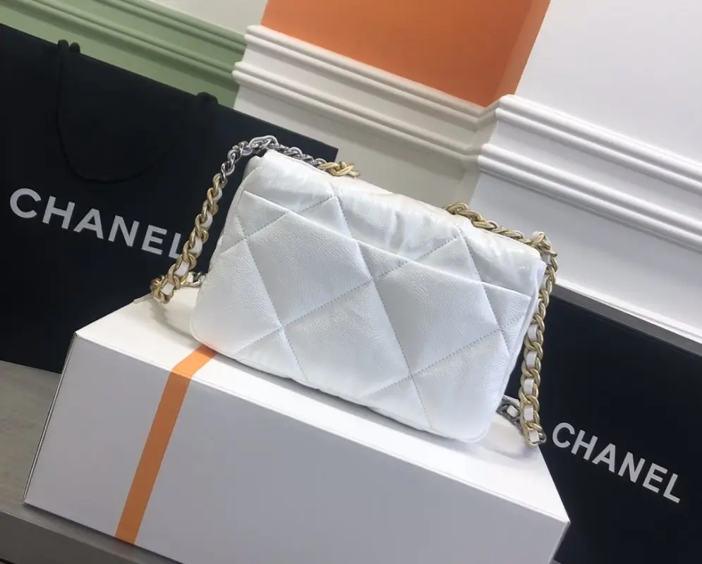 Chanel Сумка шкіряна 26 см Chanel 19 — Фото 2