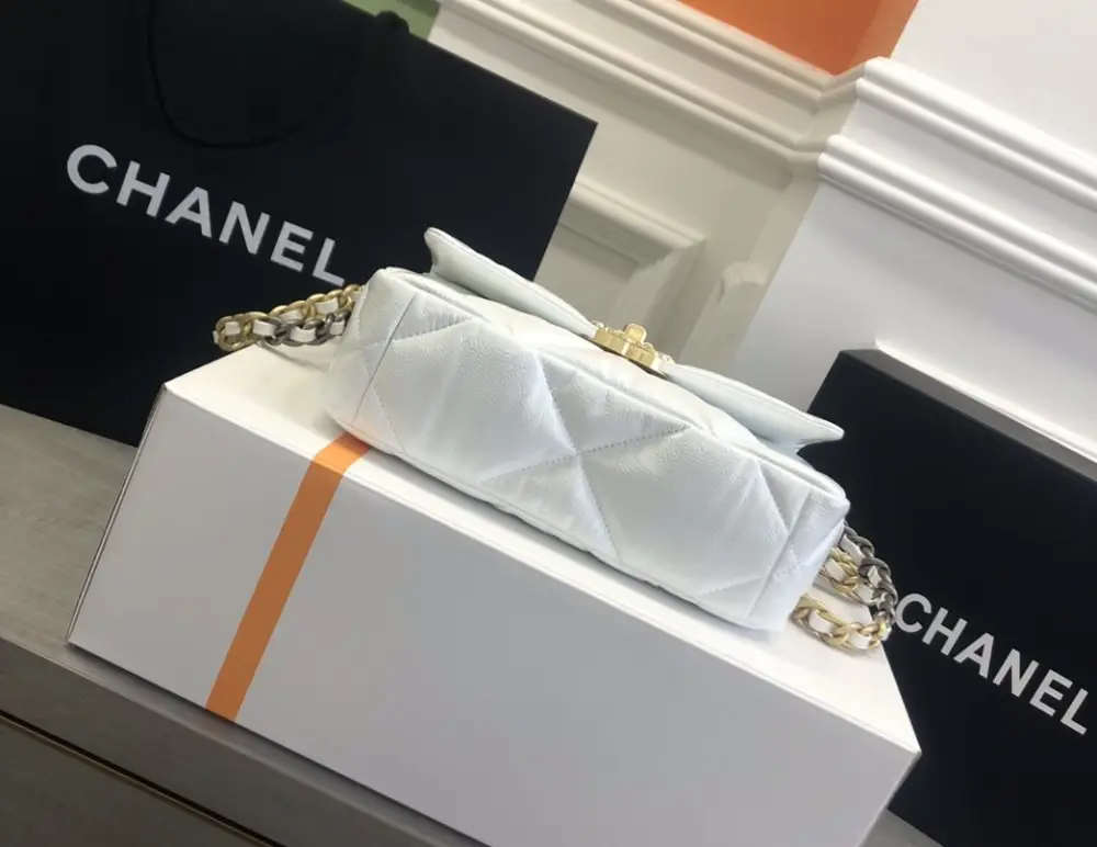 Chanel Сумка шкіряна 26 см Chanel 19 — Фото 4