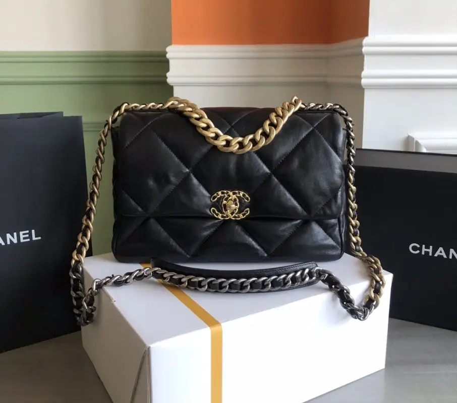 Chanel — A bag leather 30 cm Chanel 19