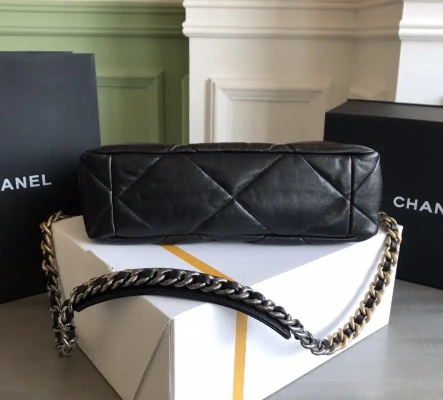 Chanel A bag leather 30 cm Chanel 19 — Photo 4