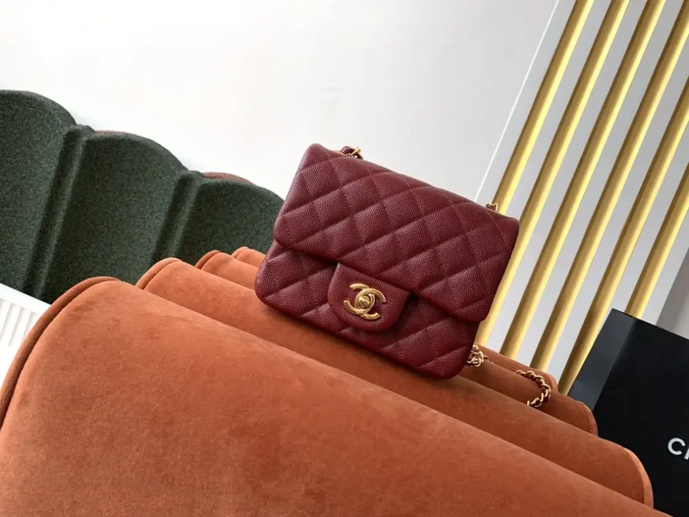 Chanel — A bag Mini Classic Flap Caviar 17 cm