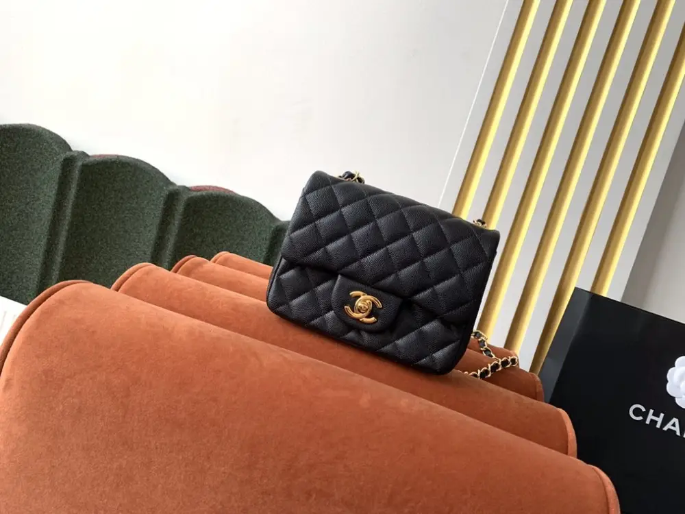 Chanel — Сумка Mini Classic Flap Caviar 17 см