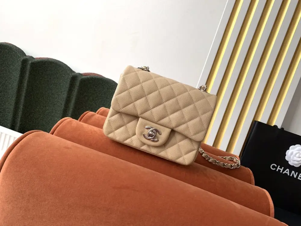 Chanel — A bag Mini Classic Flap Caviar 17 cm