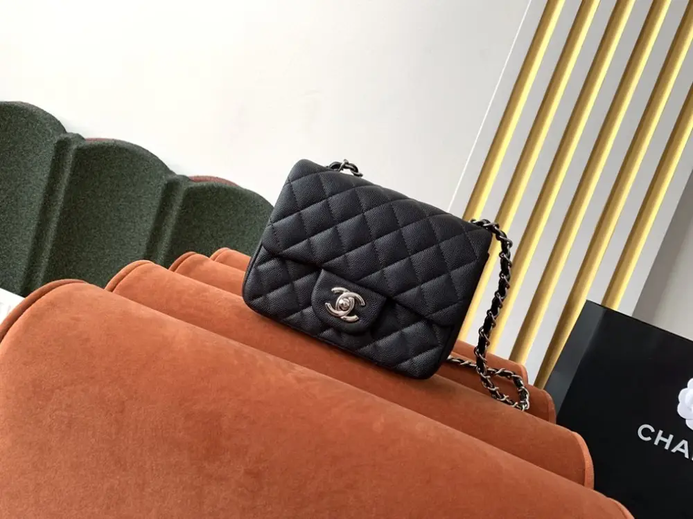 Chanel — Сумка Mini Classic Flap Caviar 17 см
