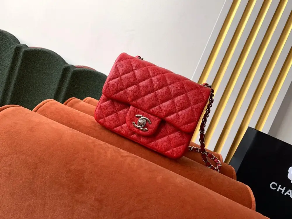 Chanel — Сумка Mini Classic Flap Caviar 17 см