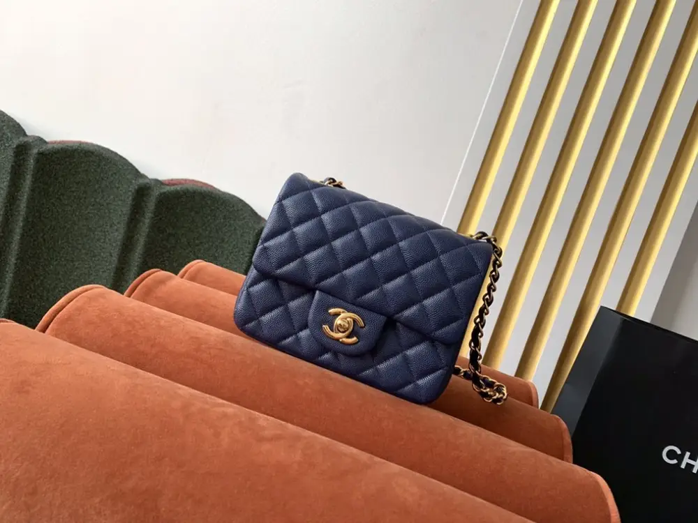 Chanel — Сумка Mini Classic Flap Caviar 17 см