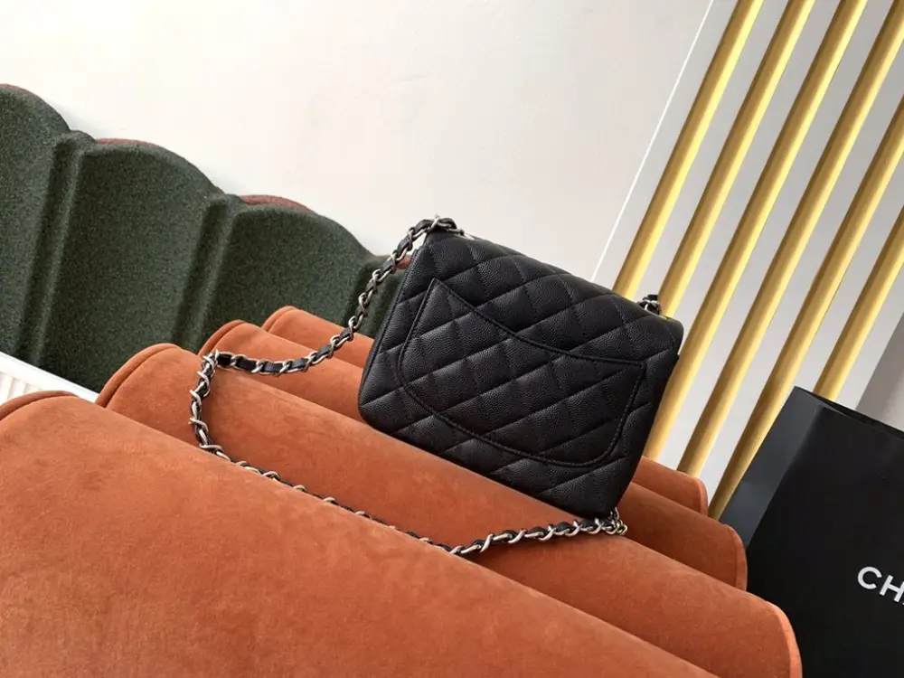 Chanel A bag Mini Classic Flap Caviar 17 cm — Photo 2