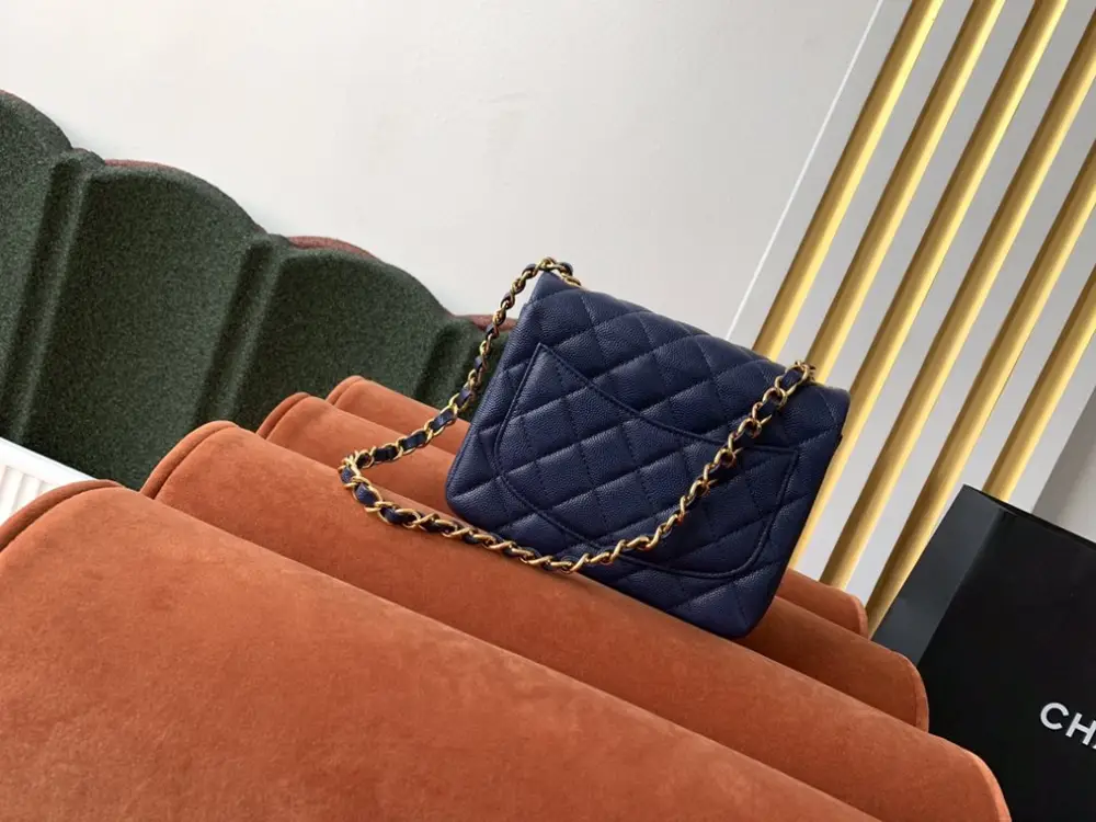 Chanel A bag Mini Classic Flap Caviar 17 cm — Photo 2