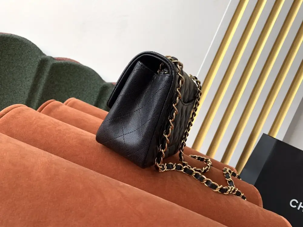 Chanel A bag Mini Classic Flap Caviar 17 cm — Photo 3