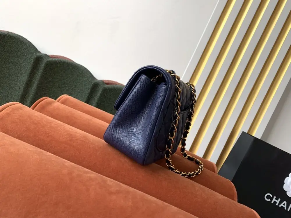 Chanel A bag Mini Classic Flap Caviar 17 cm — Photo 3