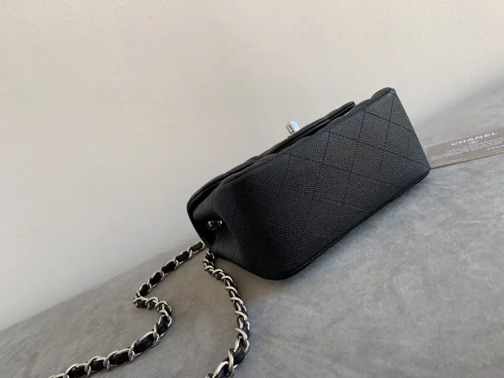 Chanel A bag Mini Classic Flap Caviar 17 cm — Photo 4