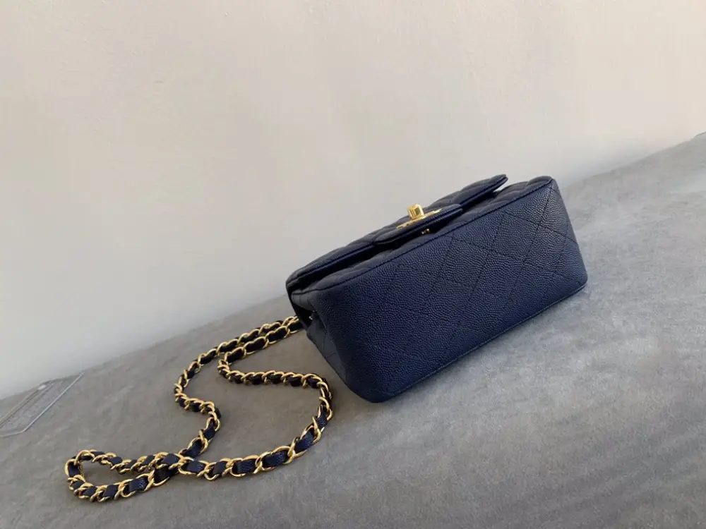 Chanel A bag Mini Classic Flap Caviar 17 cm — Photo 4