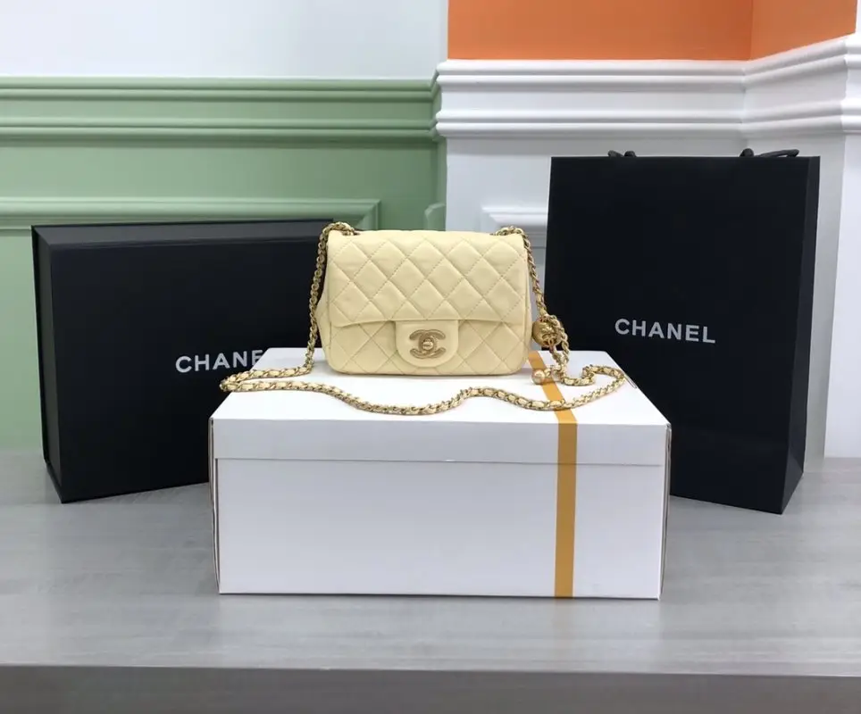 Chanel — A bag Mini Pearl Classic Flap 18 cm of quilted Lambskin