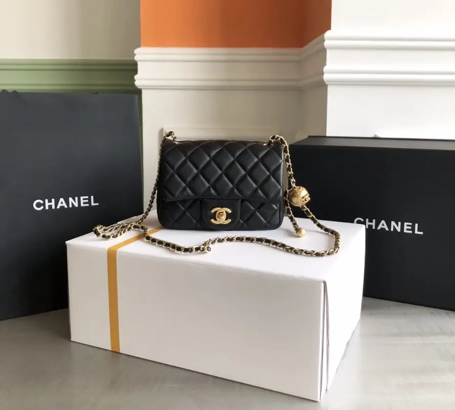 Chanel — A bag Mini Pearl Classic Flap 18 cm of quilted Lambskin