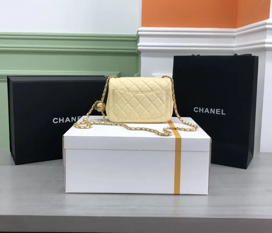 Chanel A bag Mini Pearl Classic Flap 18 cm of quilted Lambskin — Photo 2