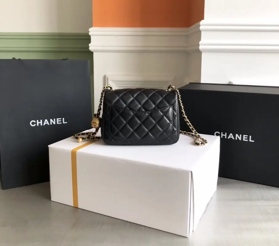 Chanel A bag Mini Pearl Classic Flap 18 cm of quilted Lambskin — Photo 2