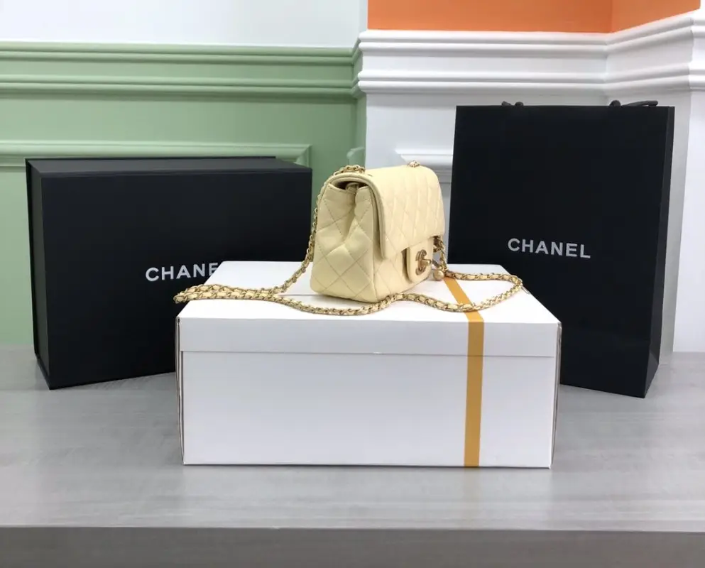 Chanel A bag Mini Pearl Classic Flap 18 cm of quilted Lambskin — Photo 3
