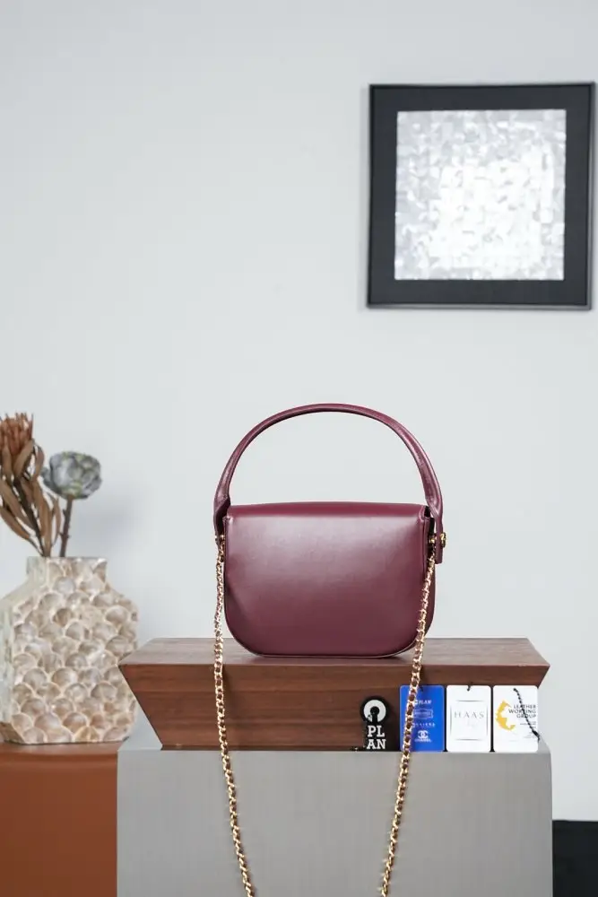 Chanel Сумка на сідло 19 см з тисненням під крокодилячу шкіру в кольорі бургунди — Фото 3
