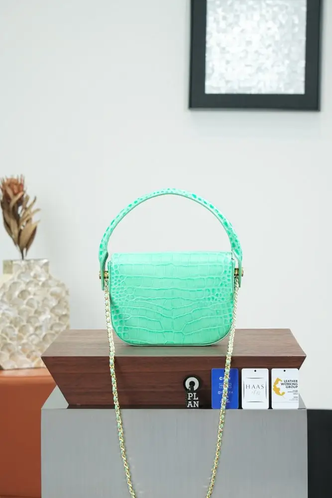 Chanel A bag on saddle 19 cm from embossed under crocodile skin — Photo 3