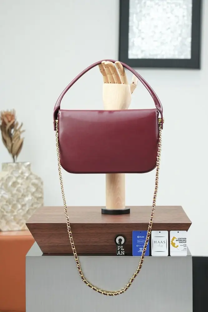 Chanel Сумка на сідло 26 см в кольорі бургунди — Фото 5