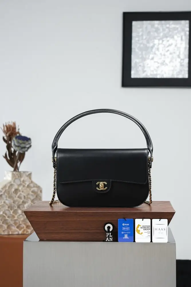 Chanel — Сумка на сідло 26 см