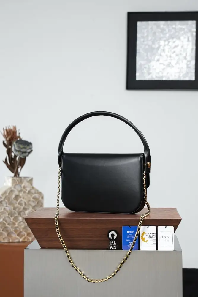 Chanel A bag on saddle 26 cm — Photo 3