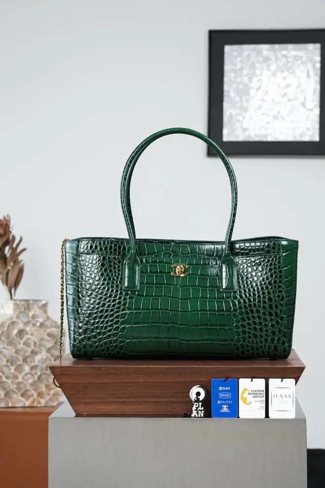 Chanel — Сумка шопер 26S Crocodile Embossed Calfskin 39 см