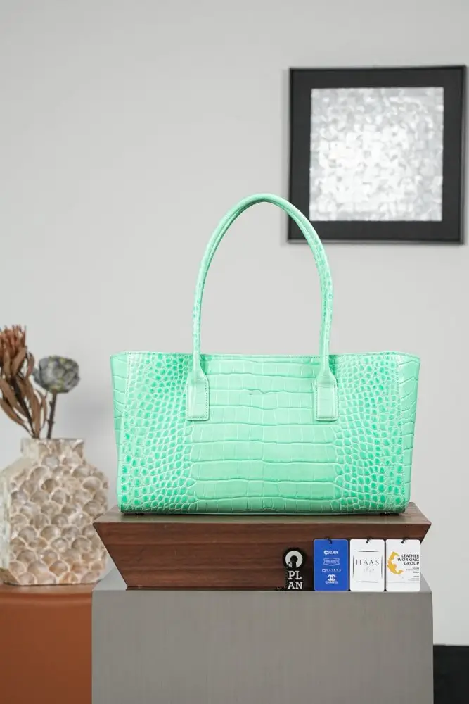 Chanel Сумка шопер 26S Crocodile Embossed Calfskin 39 см — Фото 3