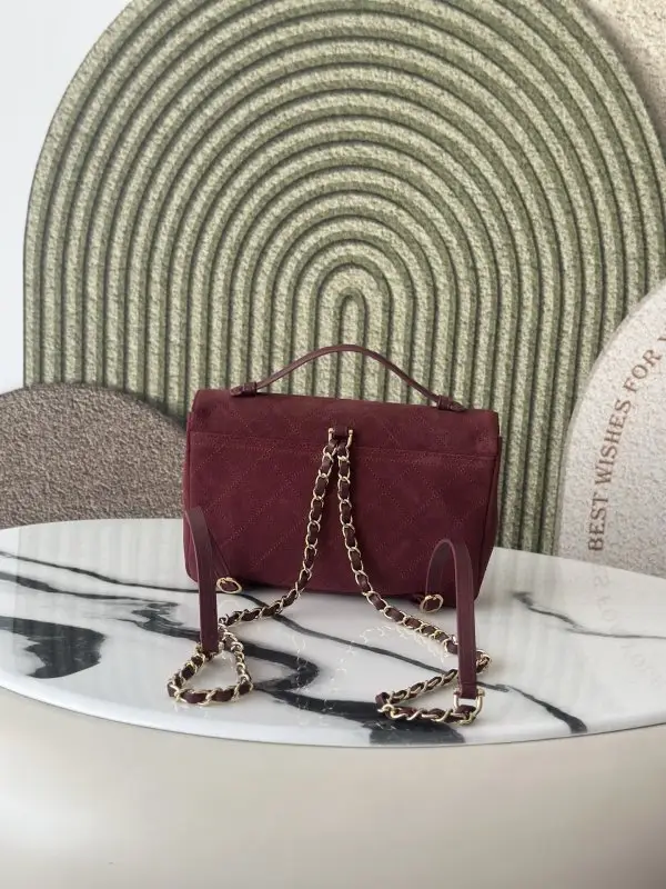 Chanel A bag suede 25 cm of collection Pre-Fall Winter 2026 — Photo 3