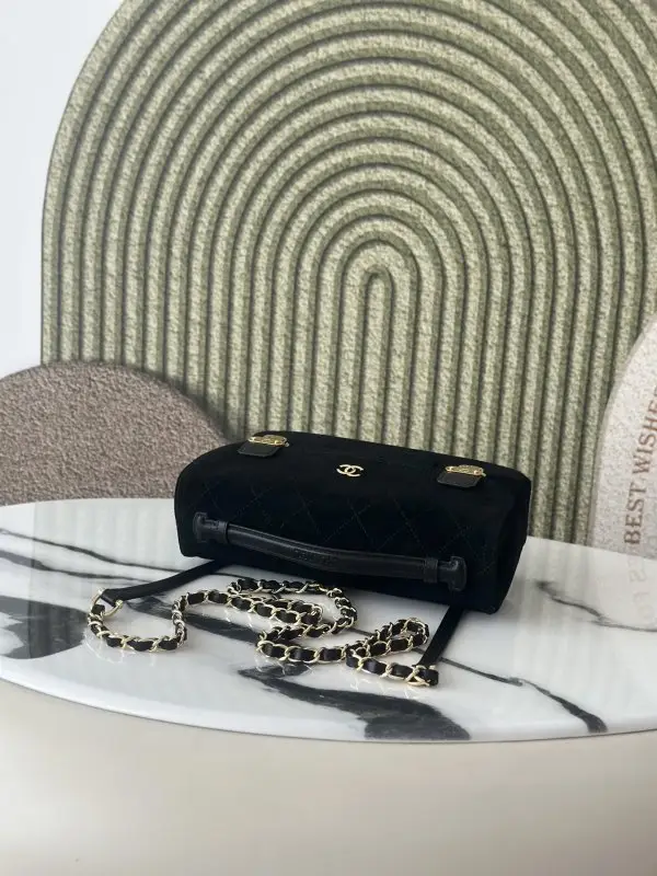 Chanel Сумка замшева 25 см з колекції Pre-Fall Winter 2026 — Фото 4