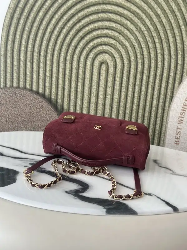 Chanel A bag suede 25 cm of collection Pre-Fall Winter 2026 — Photo 4
