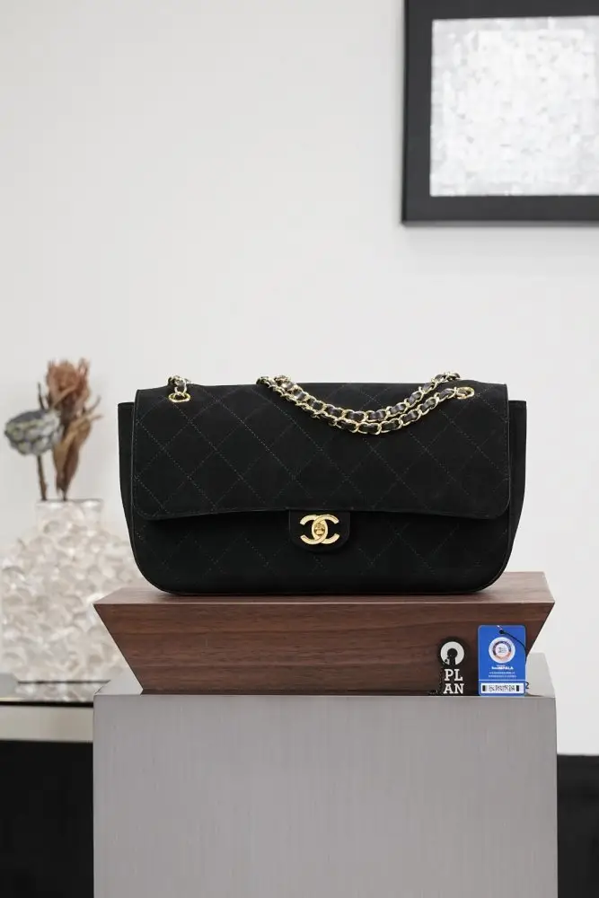Chanel — Сумка замшева 26S Maxi Flap Bag 32 см