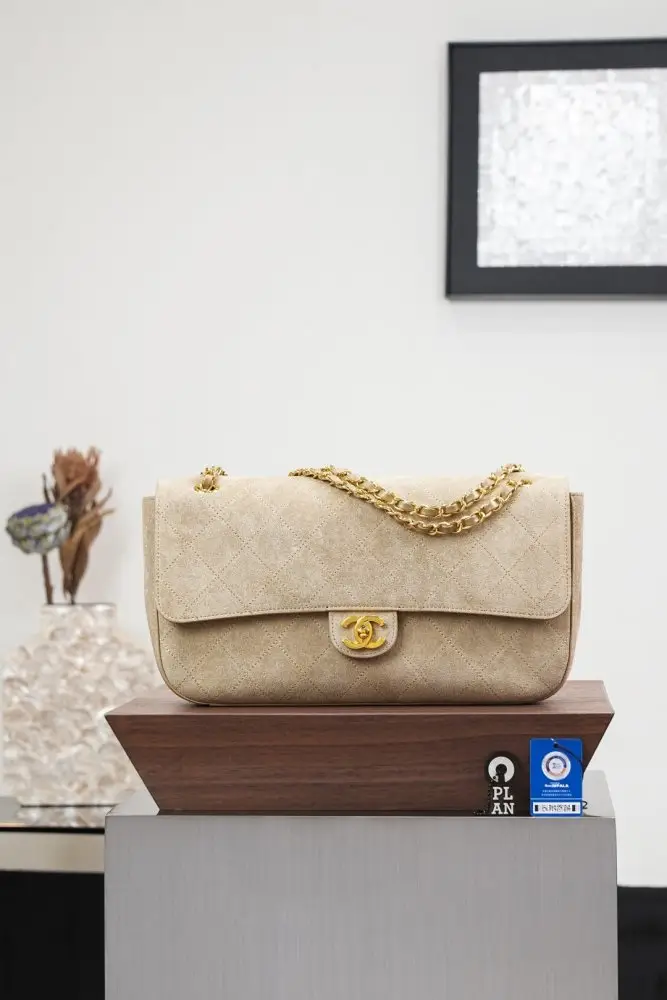 Chanel — Сумка замшевая 26S Maxi Flap Bag 32 см