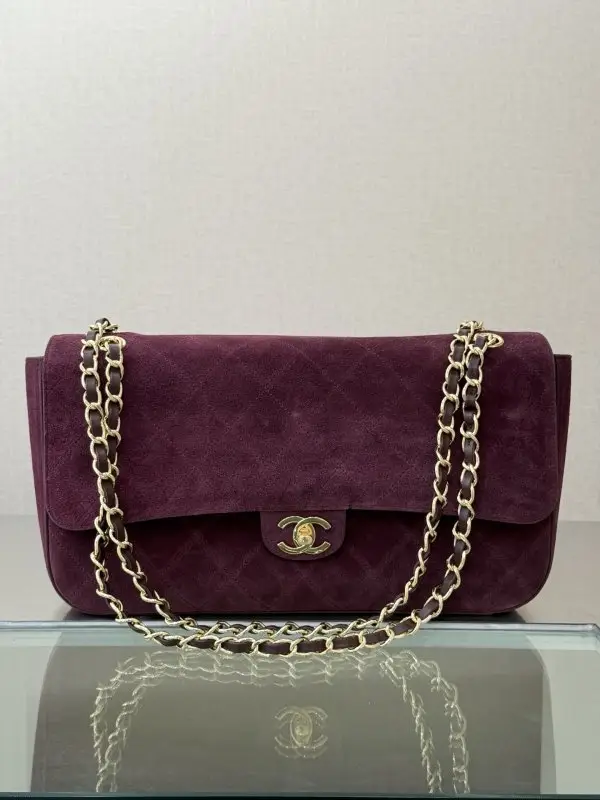 Chanel — Сумка замшевая CF Maxi 32 см в цвете бургунди