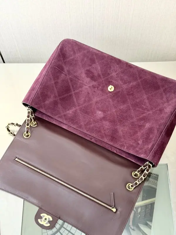 Chanel Сумка замшева CF Maxi 38 см в кольорі бургунди — Фото 4