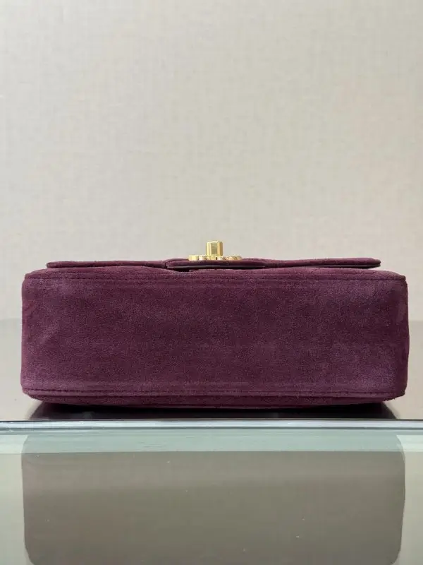 Chanel Сумка замшева CF Mini 20 см в кольорі бургунди — Фото 3