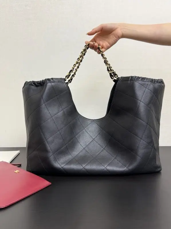 Chanel A bag тоут 26B Double C leather 21 cm — Photo 3