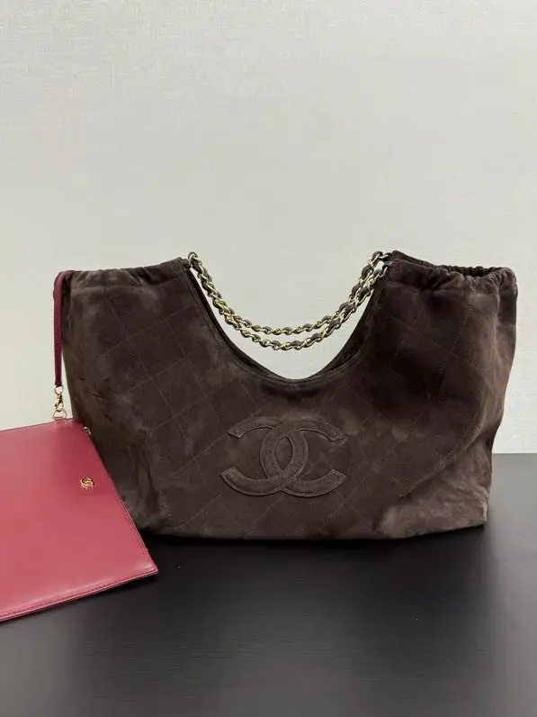 Chanel — A bag тоут 26B Double C suede 21 cm