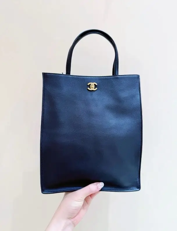 Chanel A bag-тоут leather 26A Vertical Small 23 cm — Photo 5