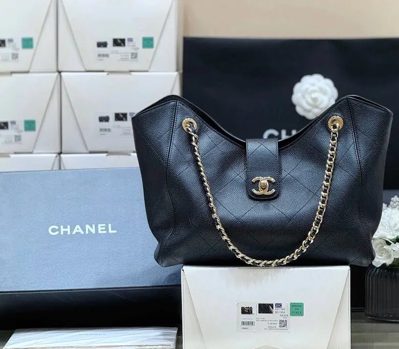 Chanel — Сумка-тоут кожаная 40 см