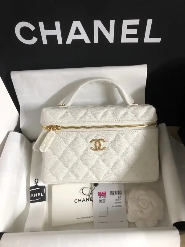 Chanel — Сумка Vanity 19 см шкіряна