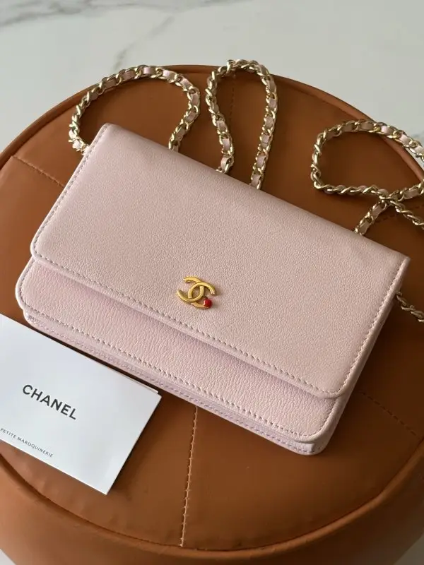 Chanel — Сумка Woc Change Cherry 19 см