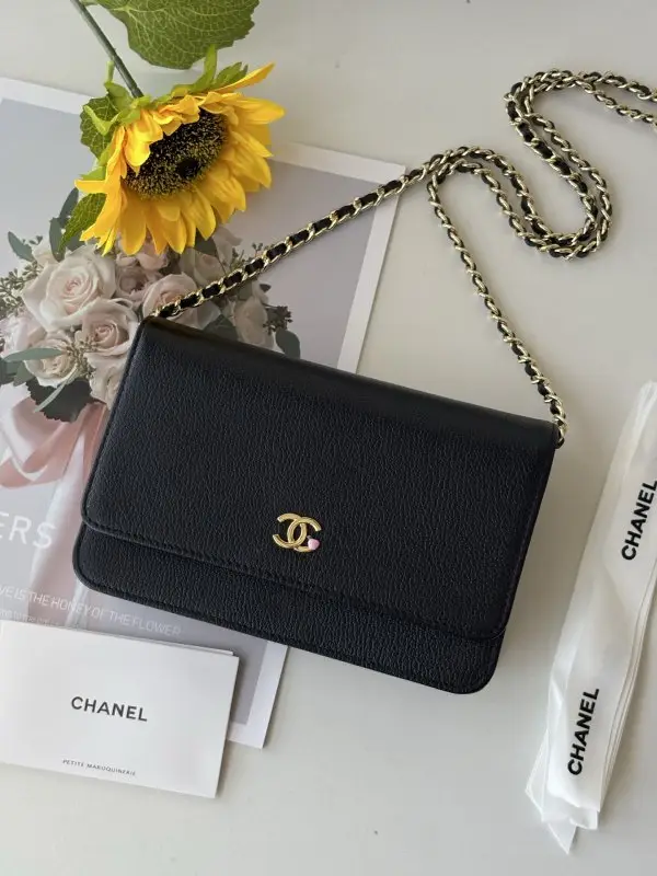 Chanel — Сумка Woc Change Cherry 19 см